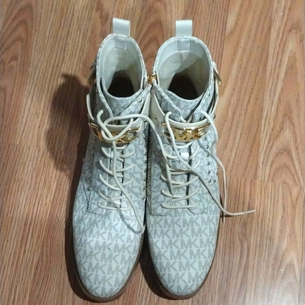 NWOT MICHEAL KORS KINCAID LACE BOOTS